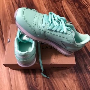 Green Reebok classic